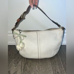 🌷Coach Soho Hobo bag crafted from pebbled leathe